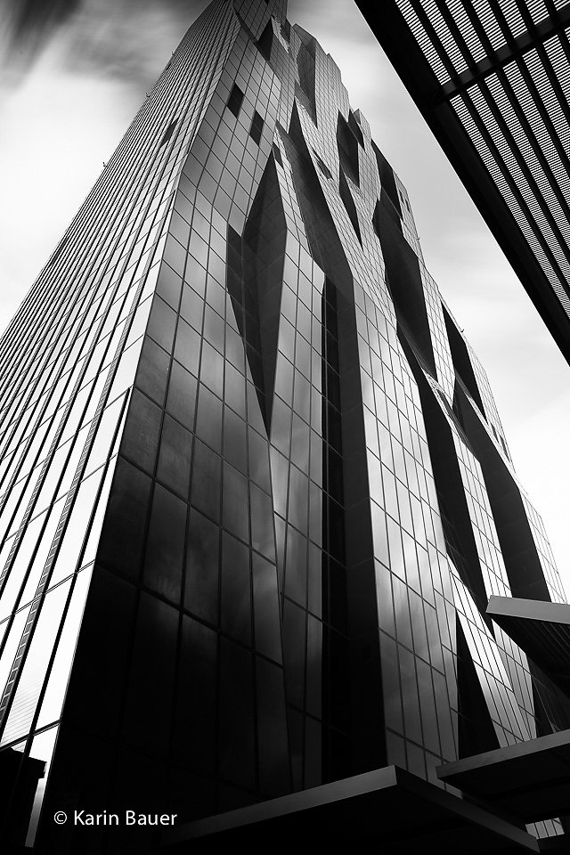 black & white LE architecture