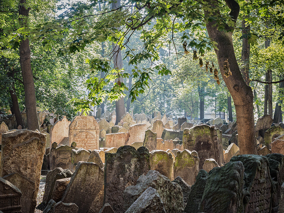 jewish-cemetery-in-prague.jpg